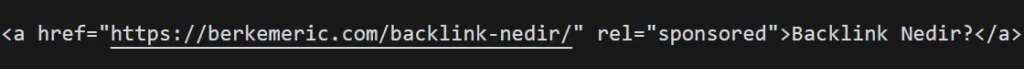 HTML kodu içerisinde sponsored backlink yer alan bir bağlantı